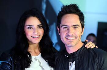 Aislinn Derbez y Mauricio Ochmann se van de viaje con su hija, Kailani