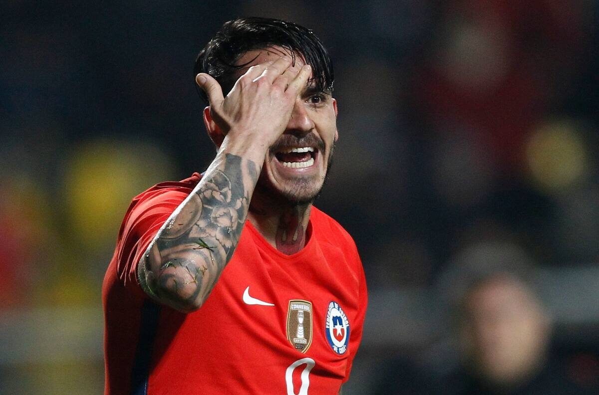 “Olor a envidia”: Diario Olé le respondió con todo a Mauricio Pinilla por criticar a Lionel Messi y Dibu Martínez