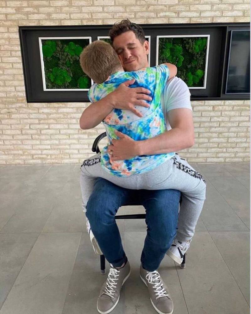 El cantante junto a su hijo Noah.