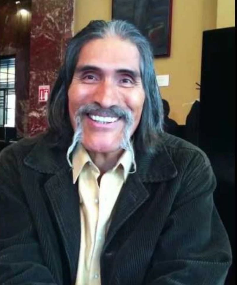 Según distintos medios de comunicación mexicanos, el hombre habría sido encontrado sin vida por su esposa. Aún se desconocen la causa de su muerte.