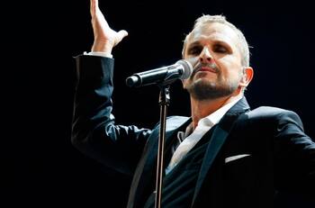 “Un comando de diez sujetos irrumpió en mi domicilio”: Miguel Bosé rompe el silencio después de haber sido víctima de robo a mano armada