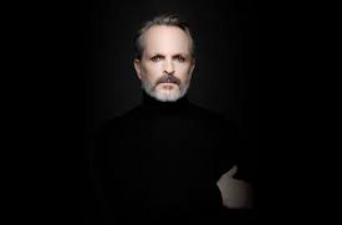 Miguel Bosé disfruta de unos días de vacaciones en Mallorca junto a sus hijos