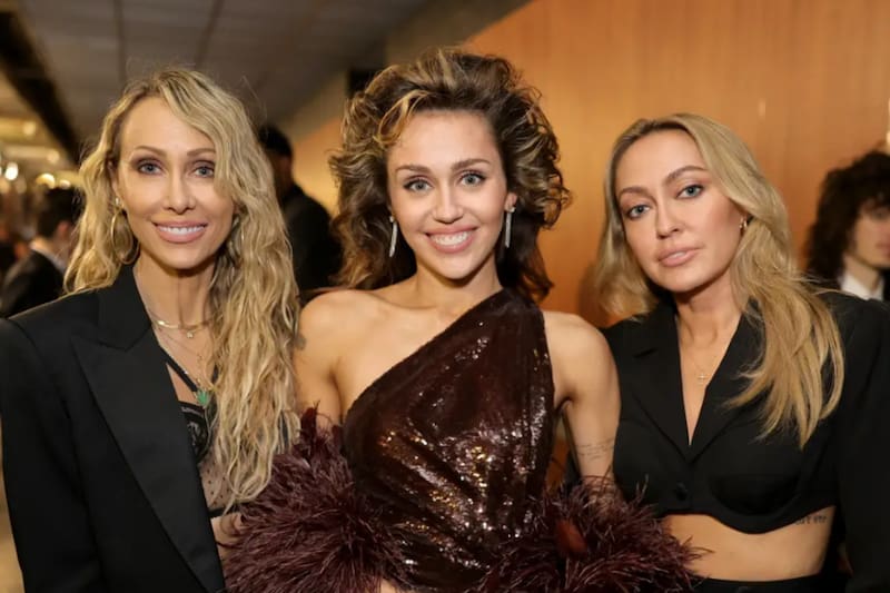 omite nombrar a su padre Billy Ray Cyrus en su discurso de agradecimientos en los Grammy 2024.