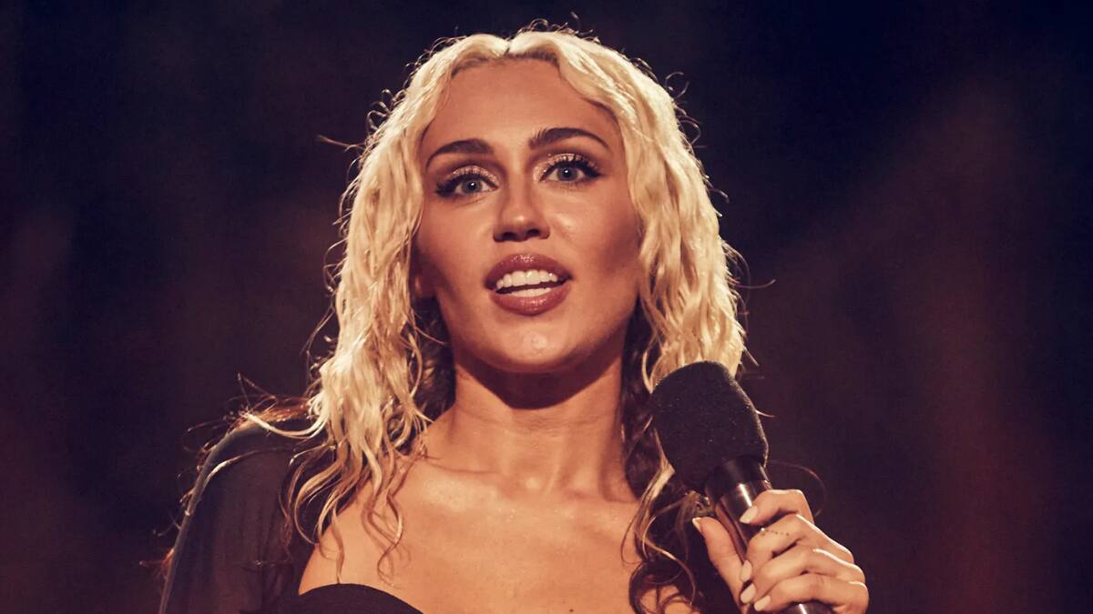 La estuvo esperando con regalos: Arrestan al presunto acosador de Miley Cyrus en Los Ángeles