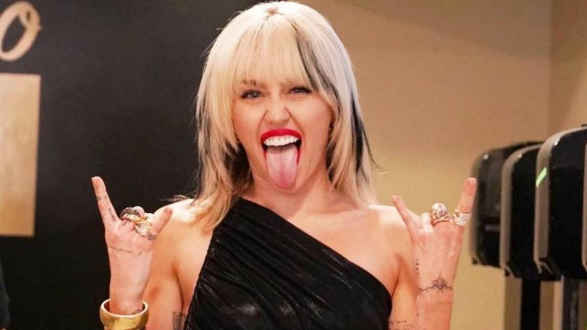 Miley Cyrus pone el cabello bicolor en tendencia y TikTok se vuelve su cómplice