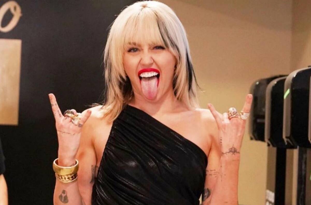 Miley Cyrus pone el cabello bicolor en tendencia y TikTok se vuelve su cómplice