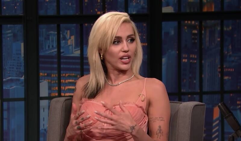 Miley Cyrus La intérprete de "Flowers" no teme a cambiar su imagen. - Créditos: Captura de Pantalla