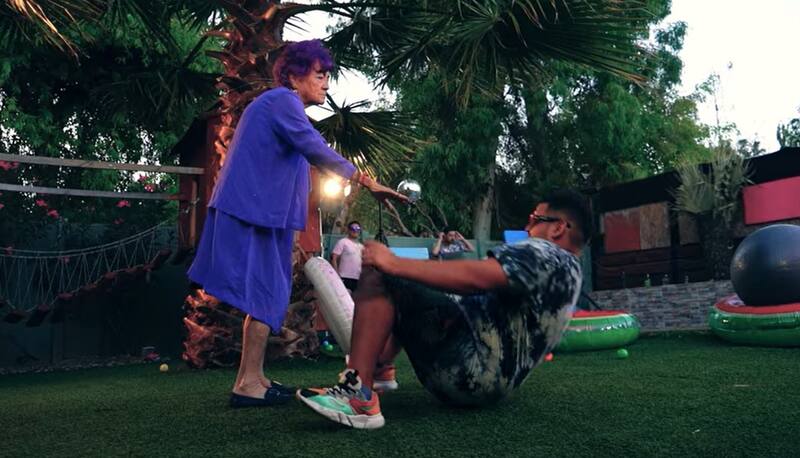 Mónica Ramos y Rubén Gutiérrez bailando en el videoclip. Créditos: Pantallazo YouTube