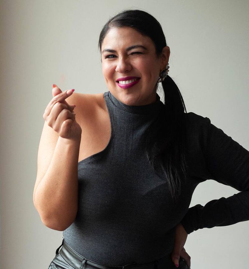 Monse Jerez es una destacada comediante, actriz y locutora chilena.