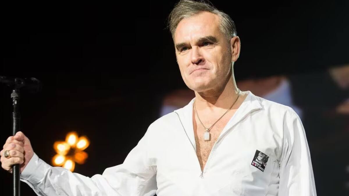 Morrissey asegura que buscan “eliminarlo” de la historia de The Smiths