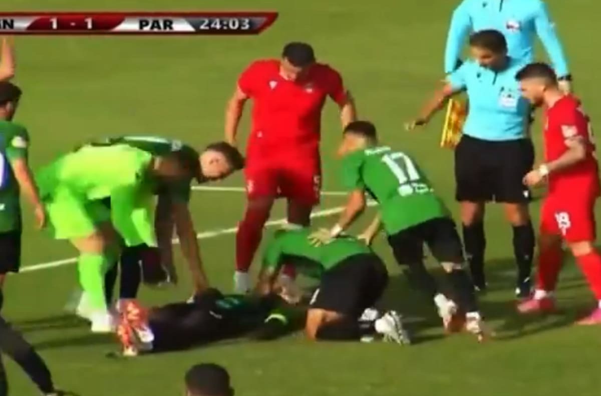VIDEO | Luto en el fútbol mundial: jugador murió en pleno campo de juego en partido en Europa
