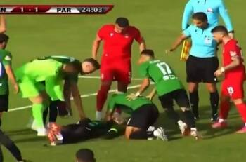 VIDEO | Luto en el fútbol mundial: jugador murió en pleno campo de juego en partido en Europa