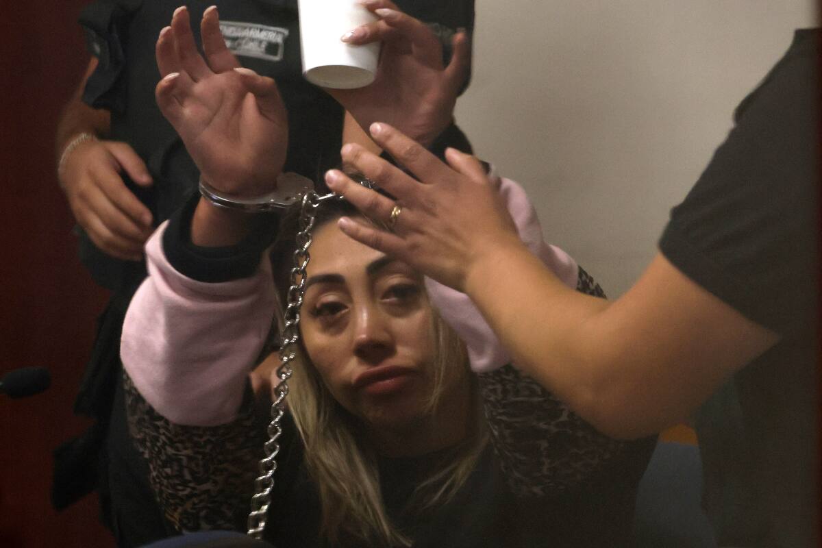 rompe el silencio tras ser detenida por Carabineros