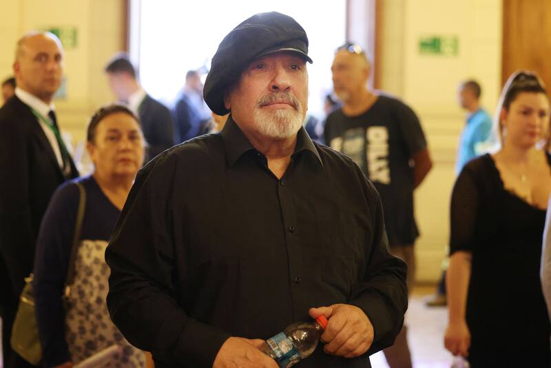 Los restos del ex presidente Sebastian Piñera llegan al ex Congreso Nacional para ser velado en funerales de estado.