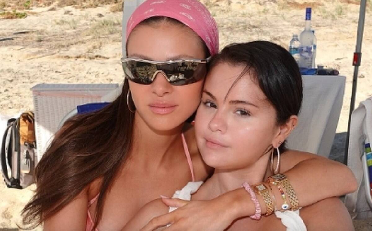 Nicola Peltz y Selena Gomez Las actrices en una playa de México - Créditos: Instagram
