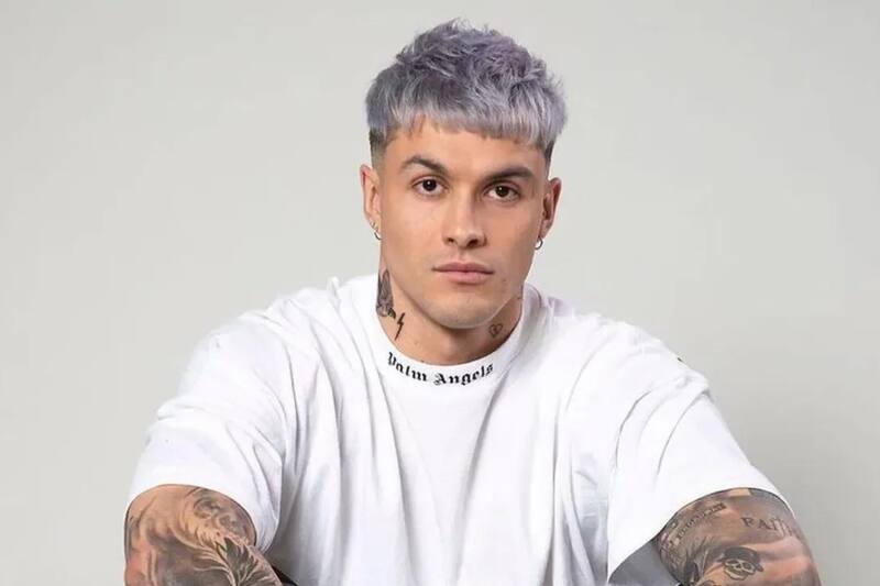 mostró un radical cambio de look en sus redes sociales.