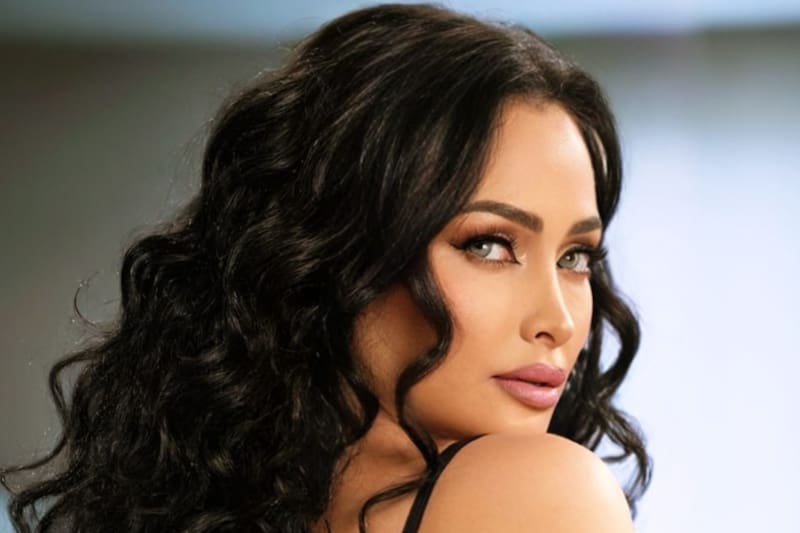 Es una modelo y actriz española y nueva confirmada de Fiebre de Baile.