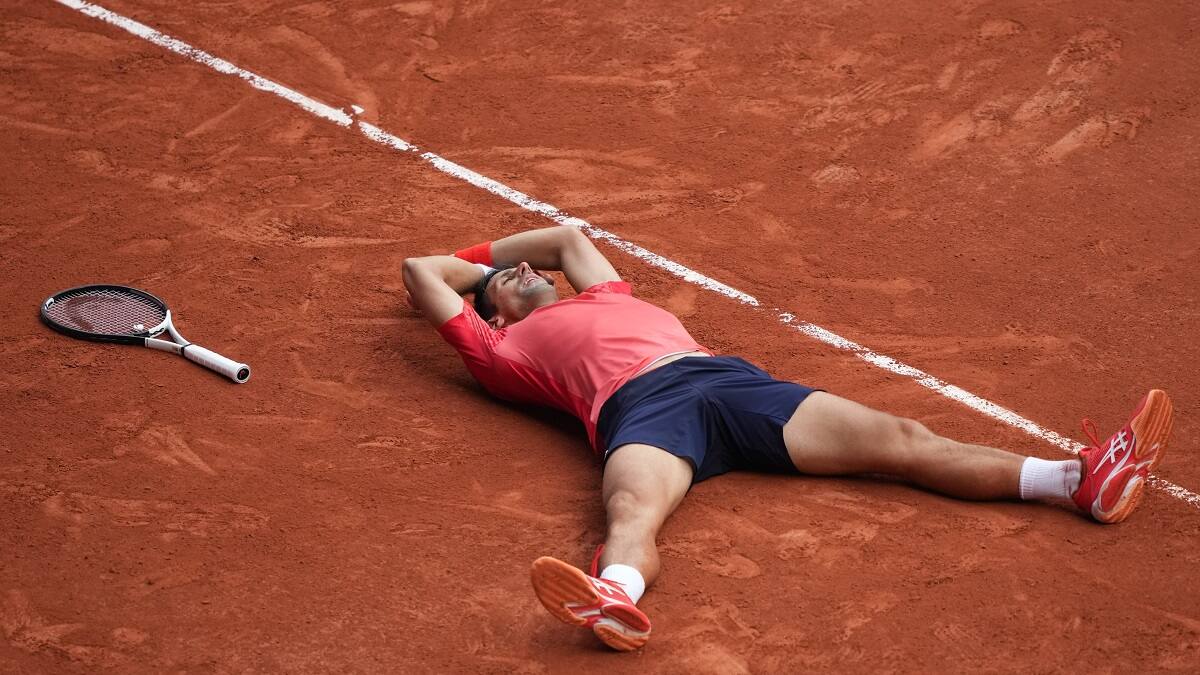 VIDEO | ¡Leyenda! Así festejó Novak Djokovic el título de Roland Garros
