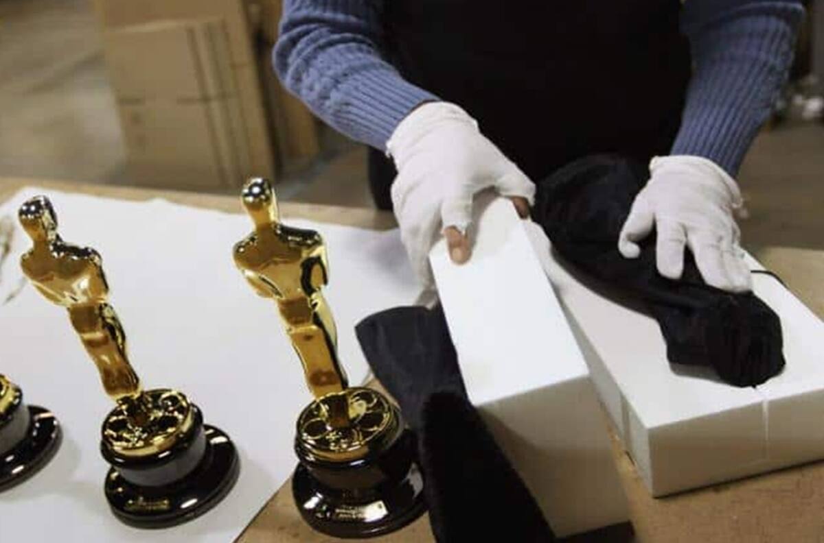 Esto cuesta una estatuilla de los Oscar en el mercado negro y varios famosos han comprado uno