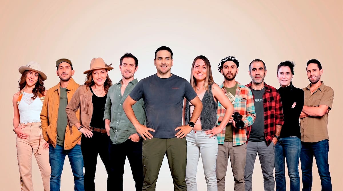 Junto a sus primos integrantes de El Clan. Foto: Canal 13.