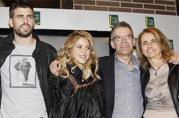 Papá de Gerard Piqué supervisa que saquen las cosas de Shakira de su casa en Barcelona