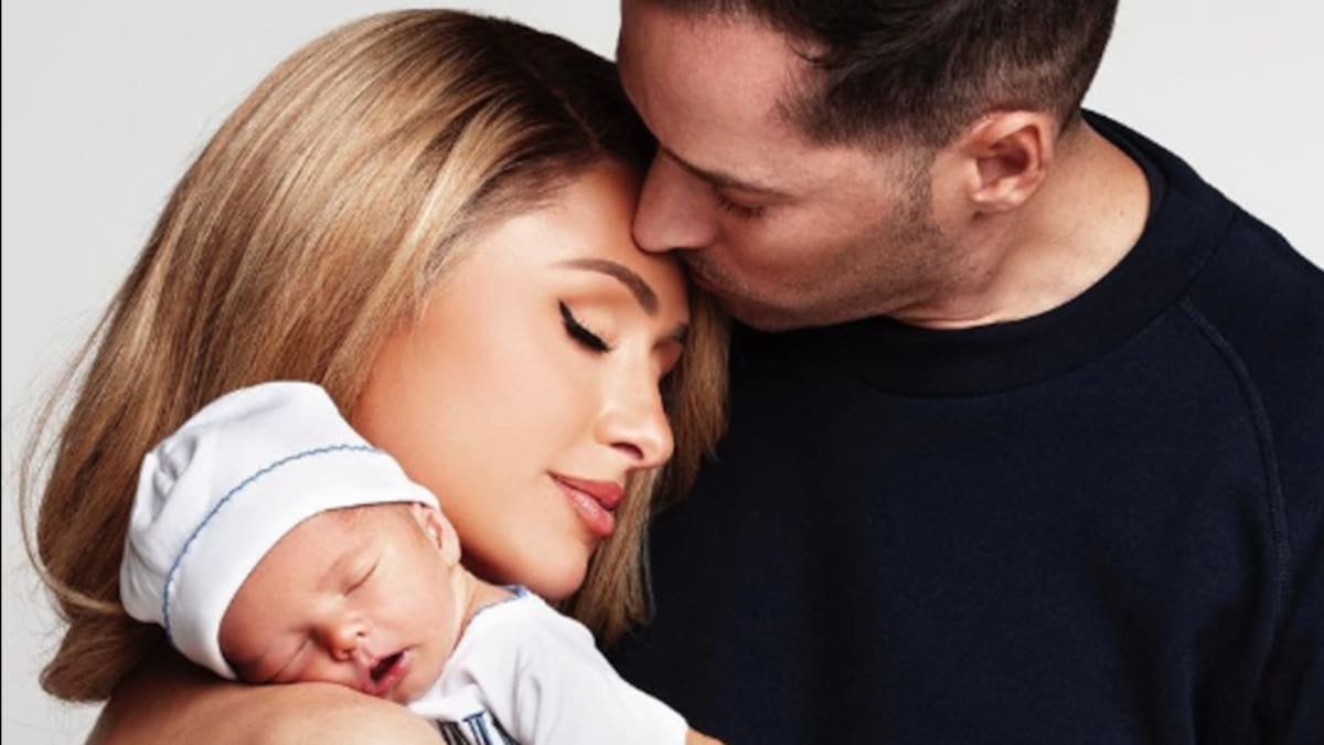 Paris Hilton publica nuevas tiernas fotografías cuidando a su bebé