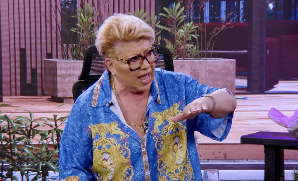 La opinóloga lanzó duras acusaciones contra un fallecido periodista. Foto: Captura TV+