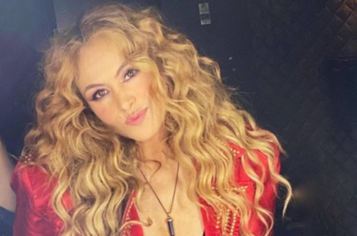Paulina Rubio se deja ver por las calles de París con sus hijos y su madre