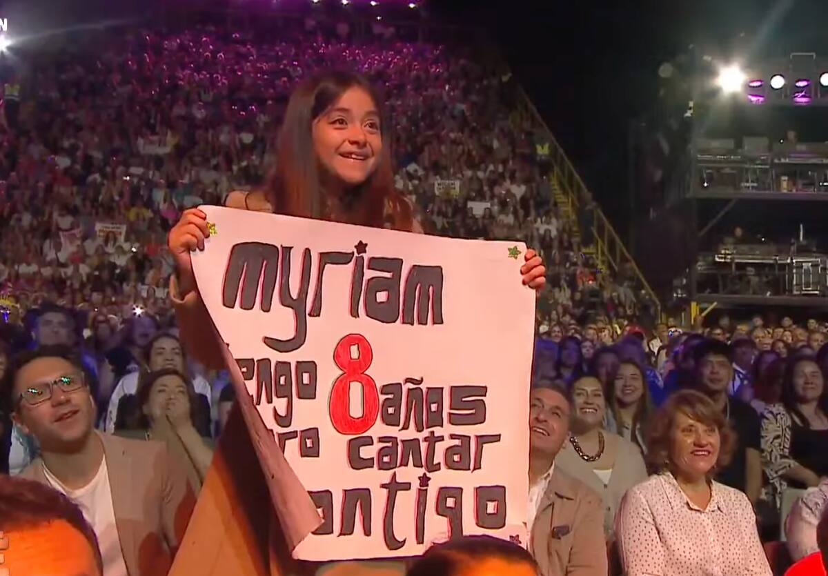 Myriam Hernández cantó con pequeña fanatica.
