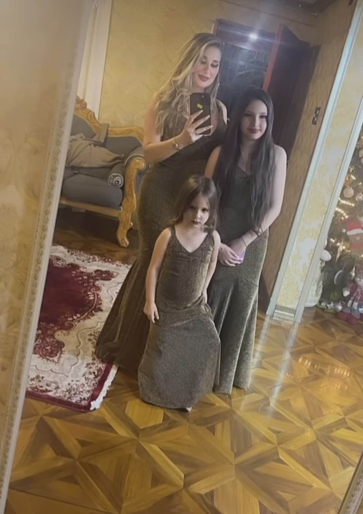 Perla Ilich junto a sus hijas. Créditos: Instagram