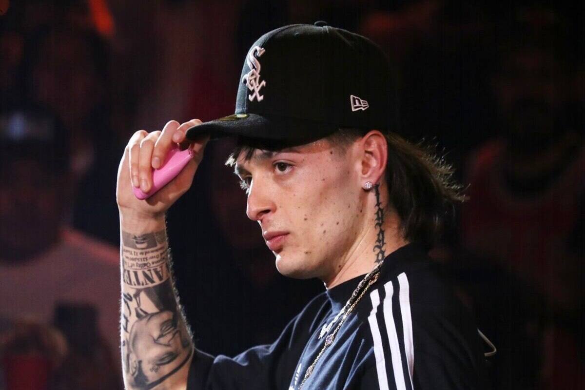 es cuestionado por las letras de sus canciones. Créditos: Instagram