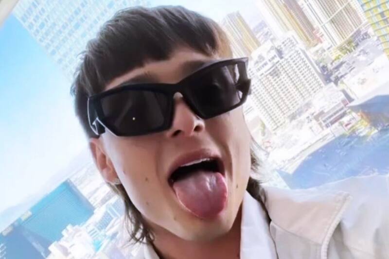 Peso Pluma  El cantante mexicano lidera las listas de popularidad con sus corridos tumbados   - Créditos: Twitter