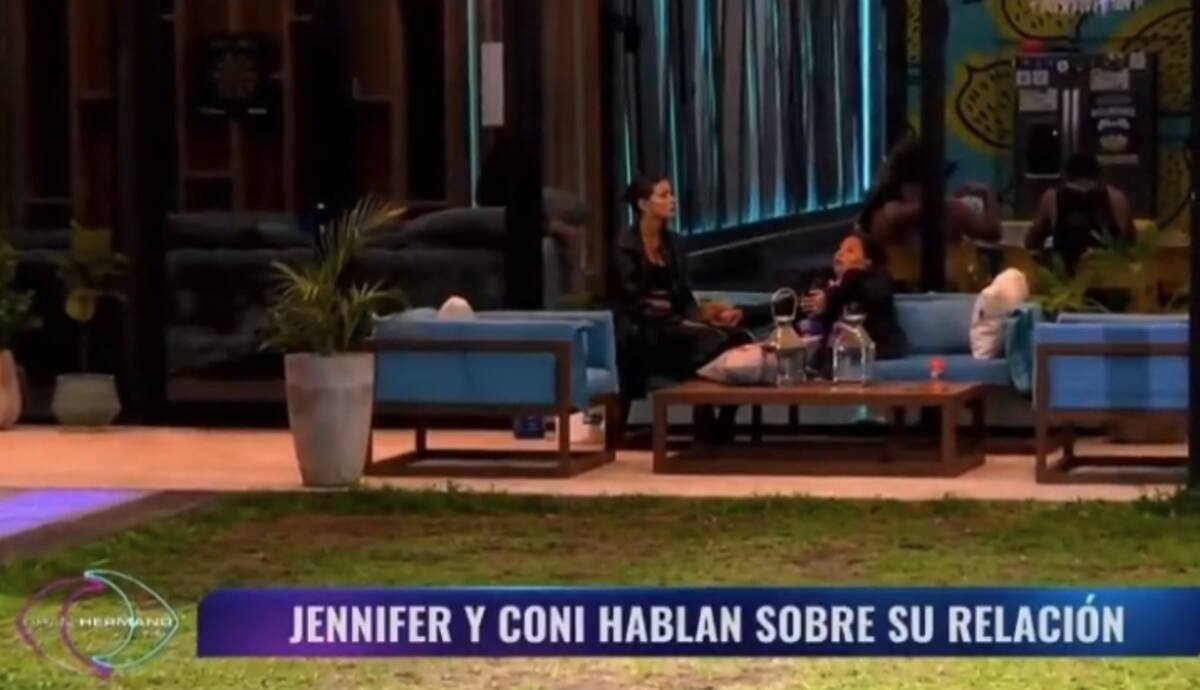 Pincoya y Constanza Capelli en "Gran Hermano" Chile. Foto: CHV.