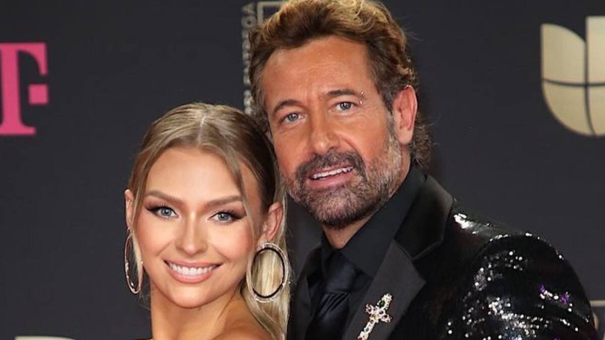 Irina Baeva y Gabriel Soto más enamorados que nunca en la alfombra magenta de Premio Lo Nuestro