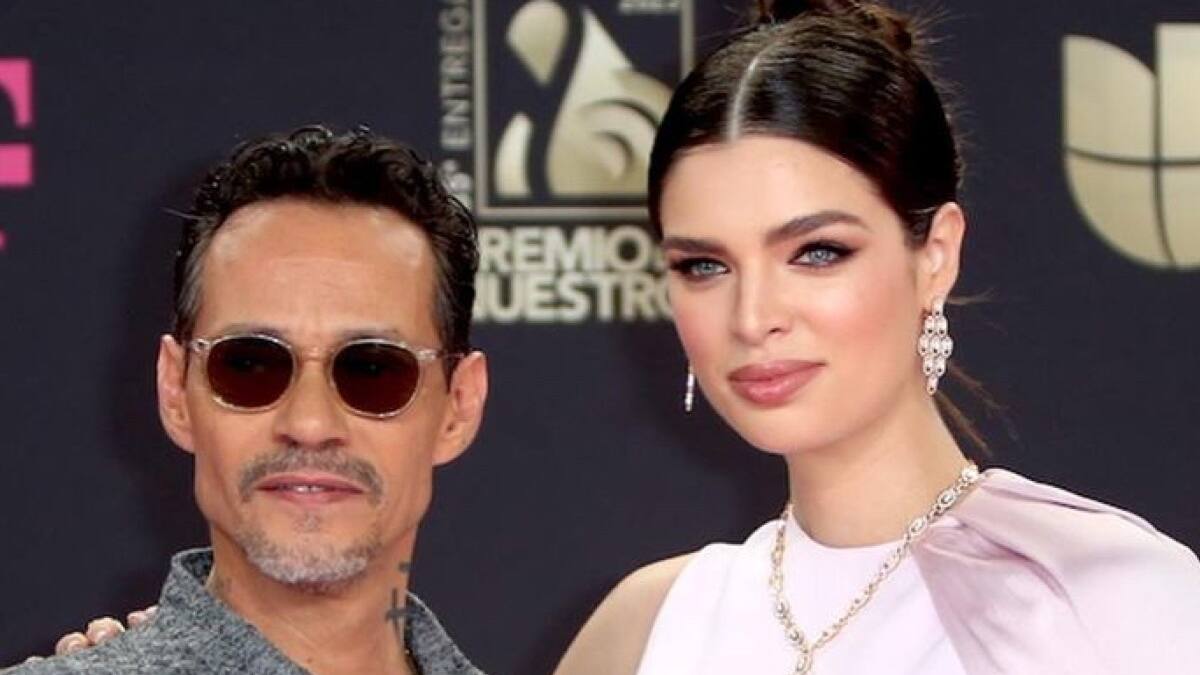 Nadia Ferreira luce su pancita de embarazo en la alfombra magenta de Premio Lo Nuestro 2023