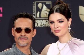 Nadia Ferreira luce su pancita de embarazo en la alfombra magenta de Premio Lo Nuestro 2023