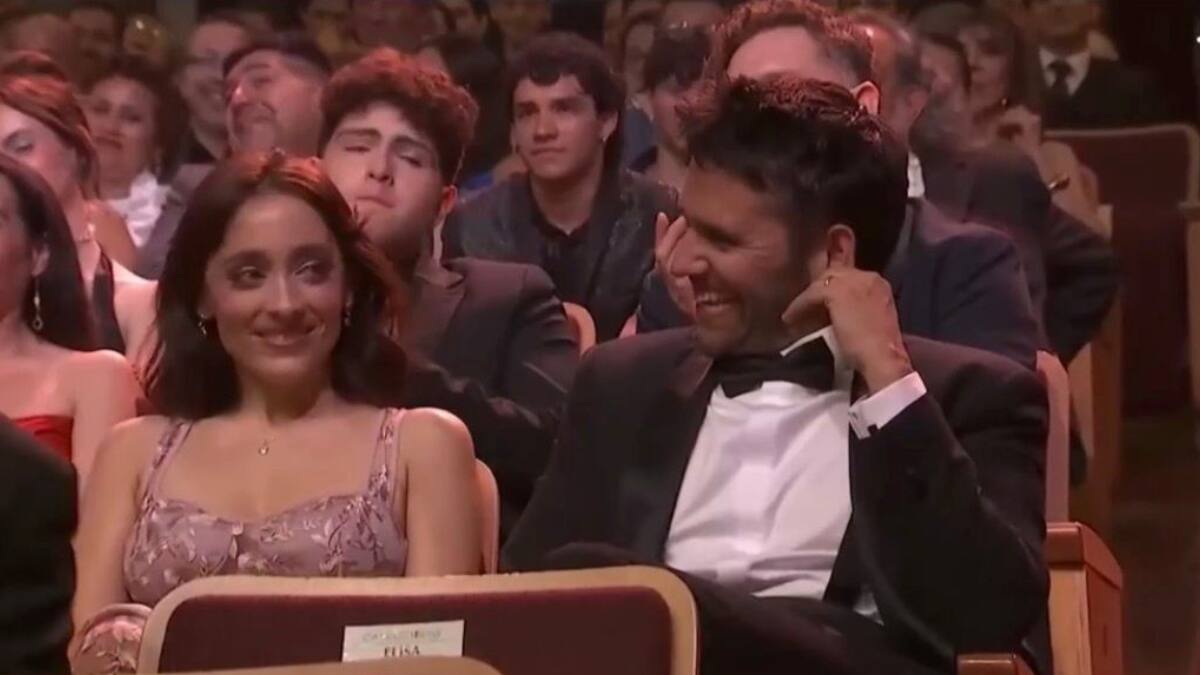 VIDEO | Premios Caleuche: la incómoda reacción de los actores por broma de Paloma Salas sobre las elecciones presidenciales