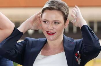 Princesa Charlene derrocha complicidad con el príncipe Alberto al bailar al ritmo de "La Macarena"