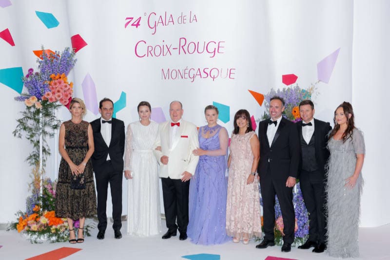 La esposa del príncipe Alberto lució muy contenta.