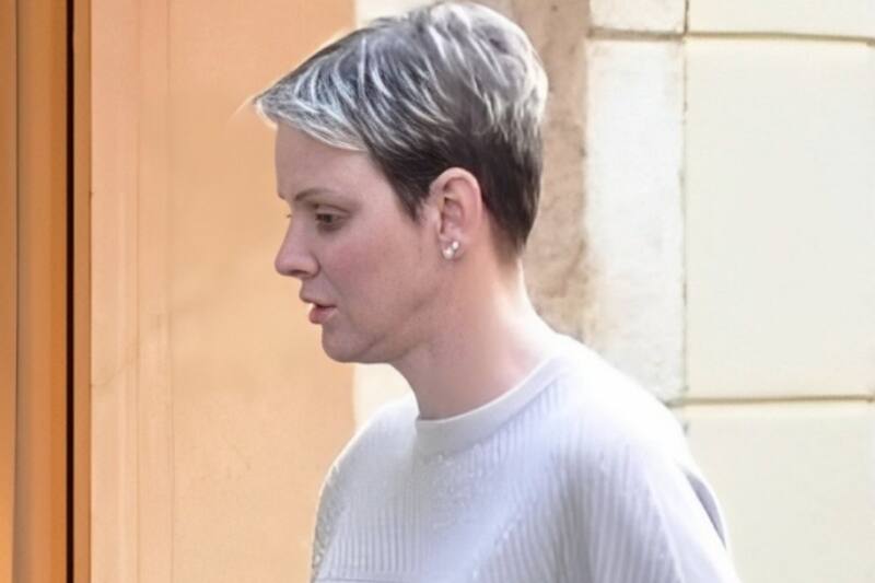 Princesa Charlene Recientemente fue captada en Milán, Italia, acompañada únicamente por su guardaespaldas y sin su anillo de bodas. - Créditos: Internet