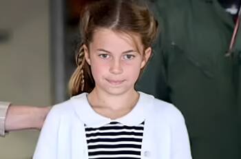 Princesa Charlotte derrocha estilo en su primera aparición durante sus vacaciones de verano