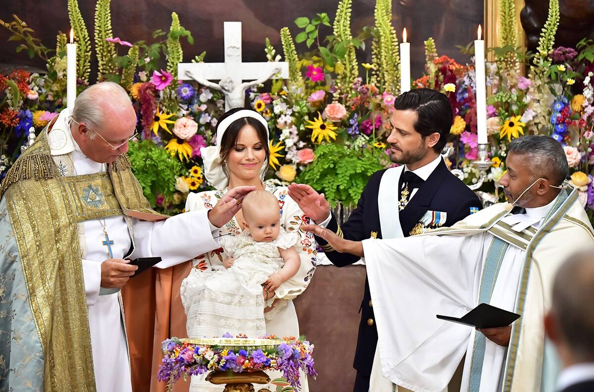 Princesa Sofía y príncipe Carlos Felipe de Suecia bautizan a su tercer hijo Julián