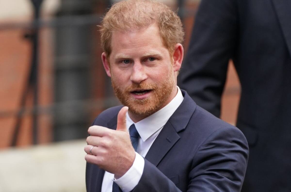 Por hackeo a su teléfono: Príncipe Harry recibirá millonaria indemnización tras juicio contra diario británico