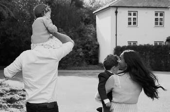 Meghan Markle y el príncipe Harry emiten declaración defendiendo títulos de Archie y Lilibet