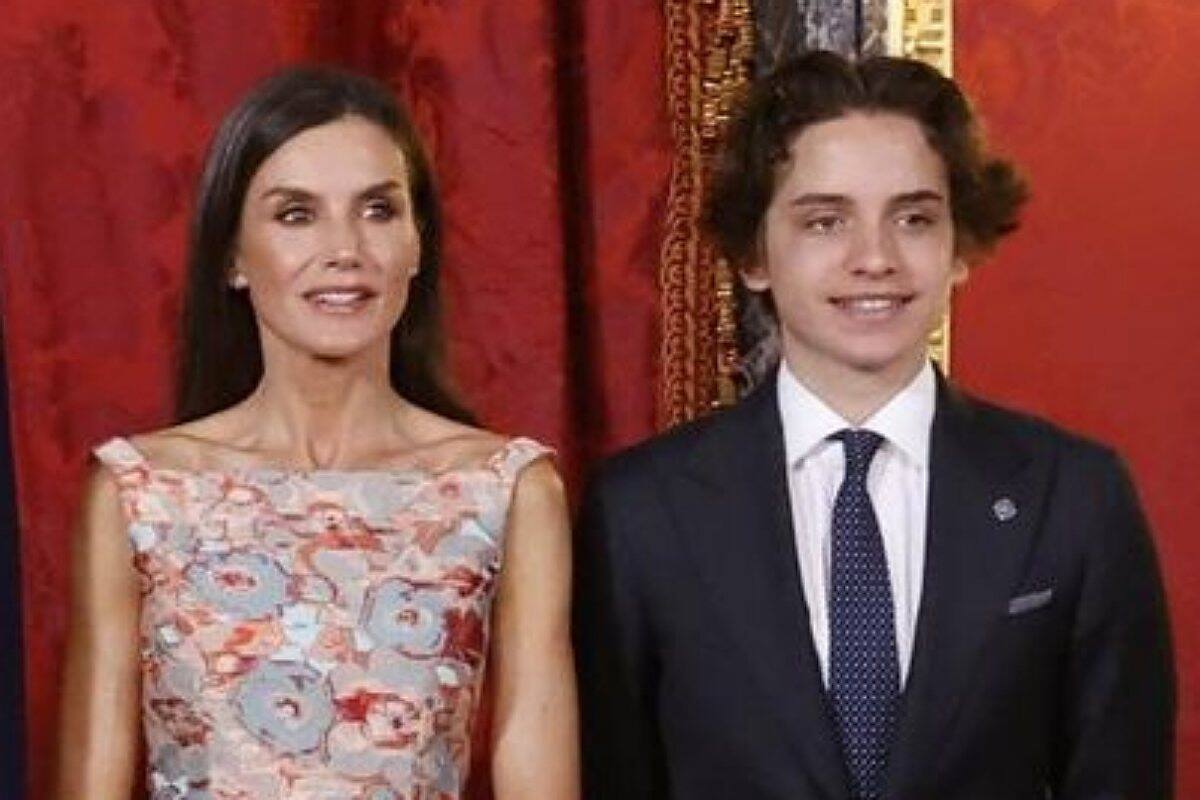 El hijo menor de la reina Rania y el rey Abdalá se roba todas las miradas en su debut real en el extranjero.