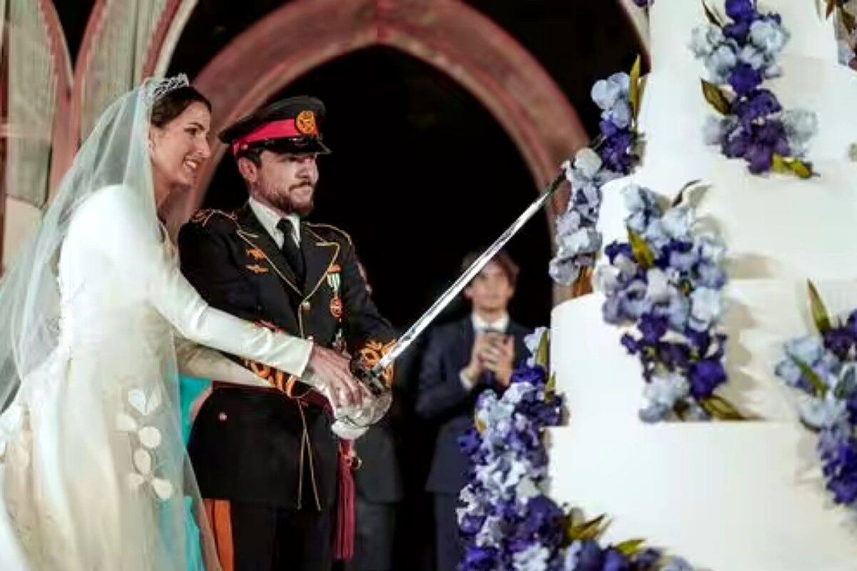 La pareja se casó el jueves y tuvieron una gran recepción en el Palacio Al Husseiniya.
