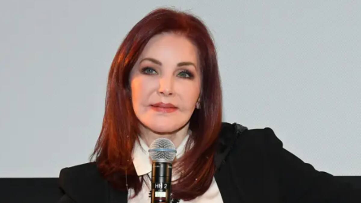 Priscilla Presley reaparece en alfombra roja tras fallecimiento de su hija, Lisa Marie