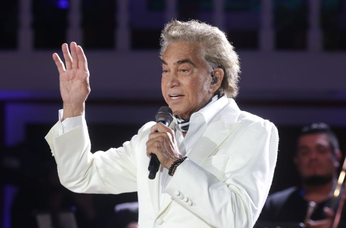 “No me diga que tengo el cierre abajo”: El increíble chascarro del Puma Rodríguez sobre el escenario del Festival de Olmué