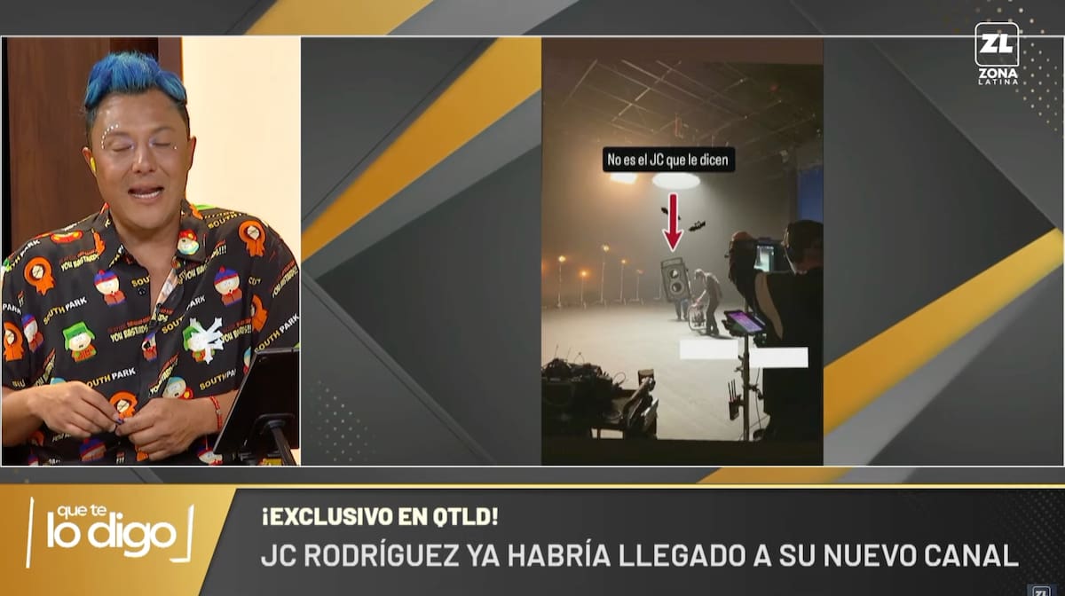 Julio César Rodríguez grabando un spot, según los panelistas. Foto: Captura