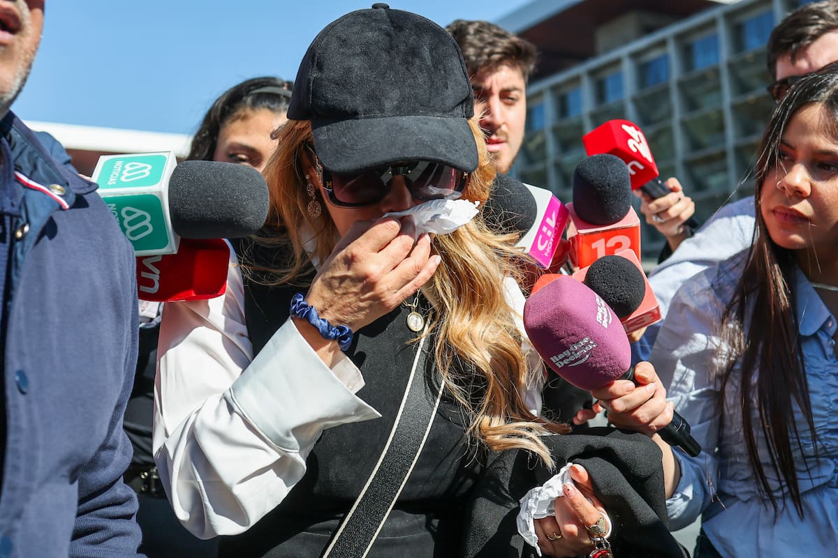 Santiago, 8 de mayo de 2026.
La ex alcaldesa de Maipú, Cathy Barriga sale del centro de justicia luego de saber que su marido Joaquín Lavin León queda detenido.
Javier Torres/Aton Chile
